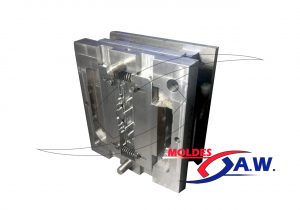 Molde industrial para inyección de plástico.