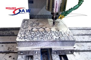 Molde industrial para inyección de plástico.