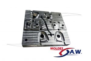 Moldes industrial para inyección de plástico.