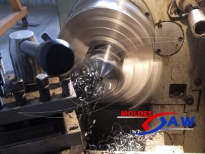 Maquinado torno de moldes aw
