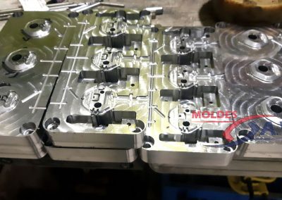Moldes industrial para inyección de plástico.