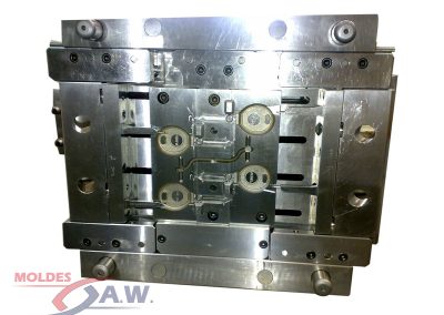 Moldes industrial para inyección de plástico.