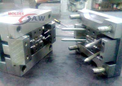 Moldes para inyección de plástico.